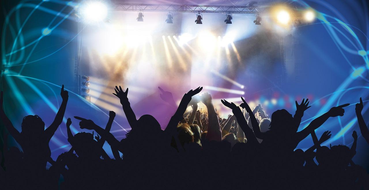 Personen bei einem Konzert Konzert Geschenke